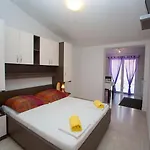 Apartment Dana Makarska