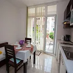 Dana Apartamento Makarska