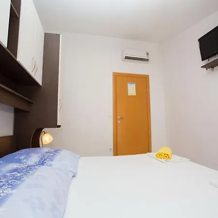 Apartament Dana *