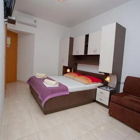 Dana Apartment *