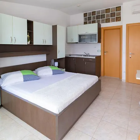Apartament Dana *
