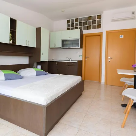 Dana Apartment *