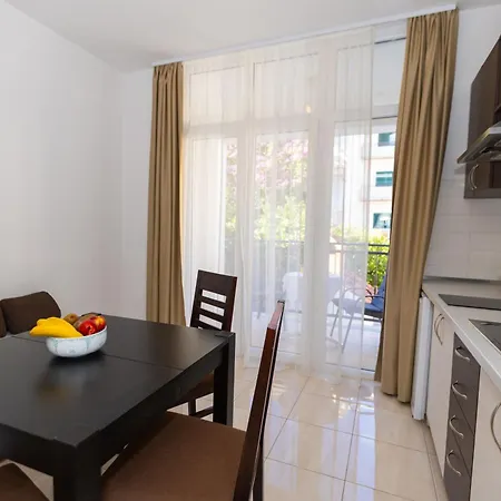 Dana Apartment *