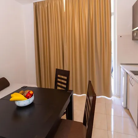 Апартаменти Dana