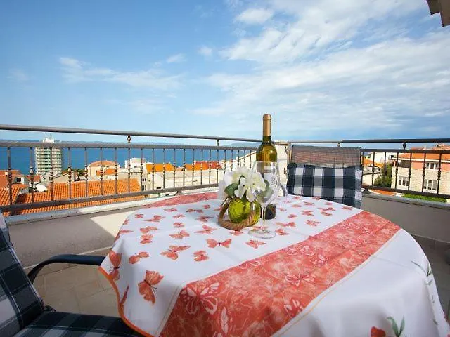 Dana Апартаменти Макарська