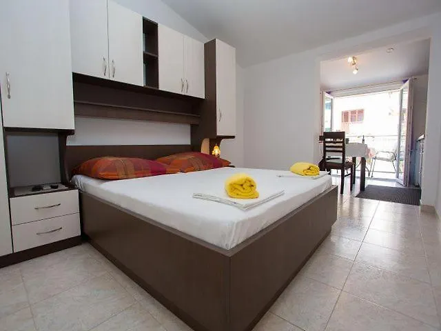 Dana Апартаменти