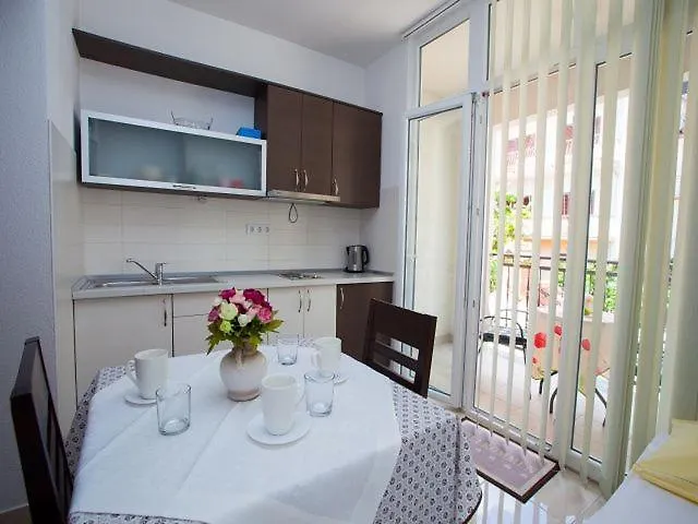 Dana マカルスカ