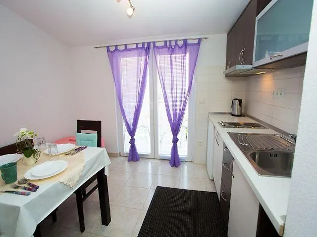 Dana Апартаменти Макарська