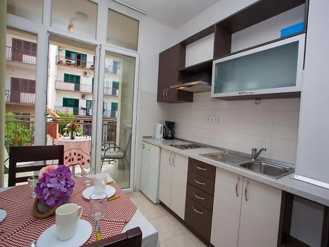 Апартаменти Dana *