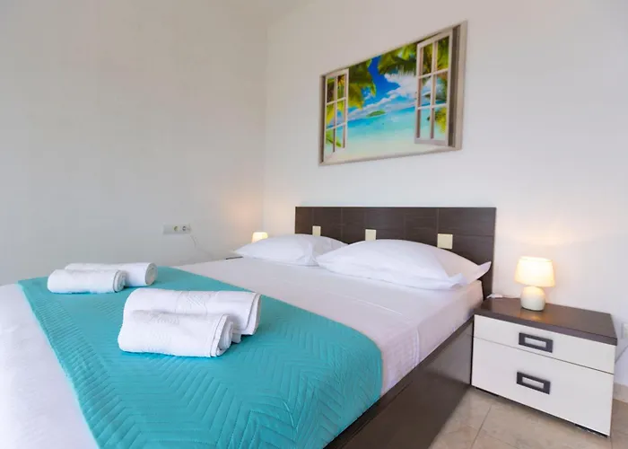 Dana アパート マカルスカ