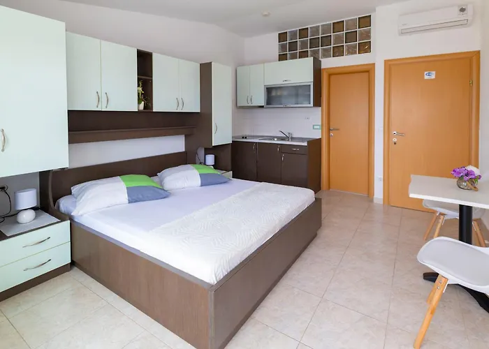 Апартаменти Dana *