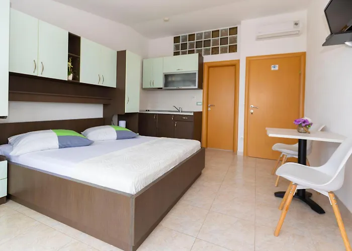 Dana Апартаменти *