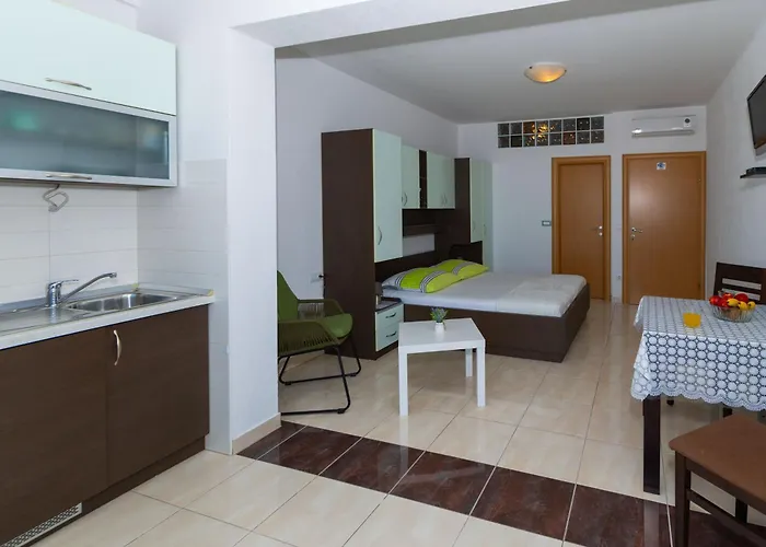 Dana Апартаменти *