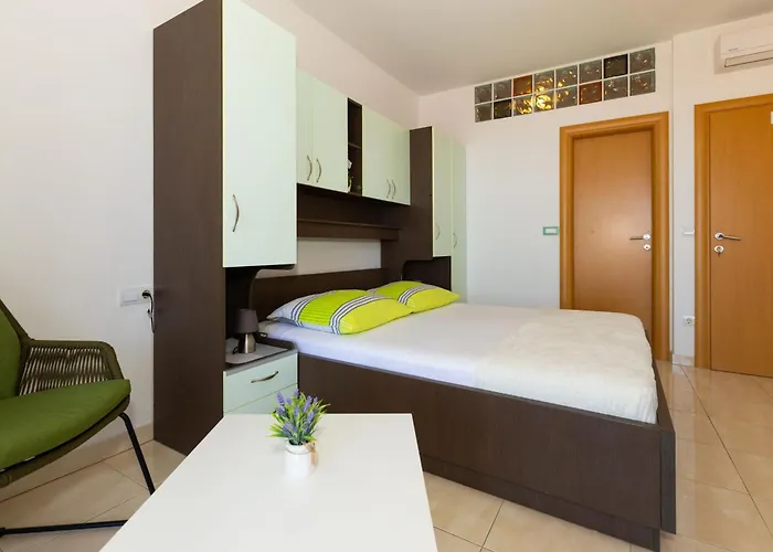 Апартаменти Dana *