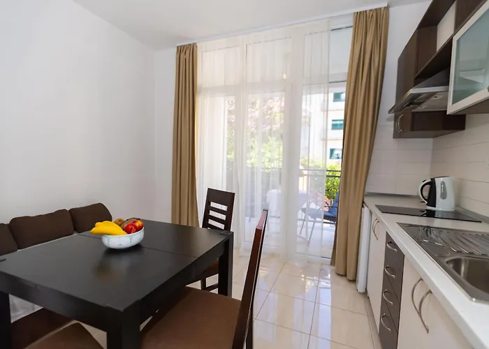 Dana Апартаменти *