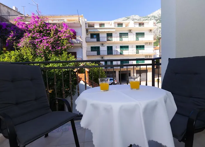 Dana * マカルスカ