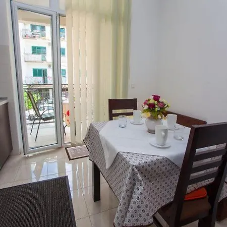 Dana Apartman Makarska